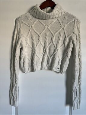 Hollister Cream Cable-Knit Cropped Turtleneck Sweater